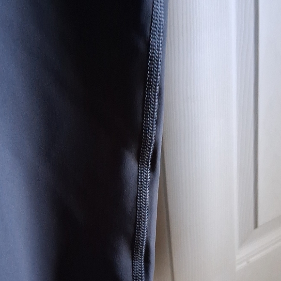 Athleta Interval Stash 7/8 Leggings in Gray - Picture 5 of 9